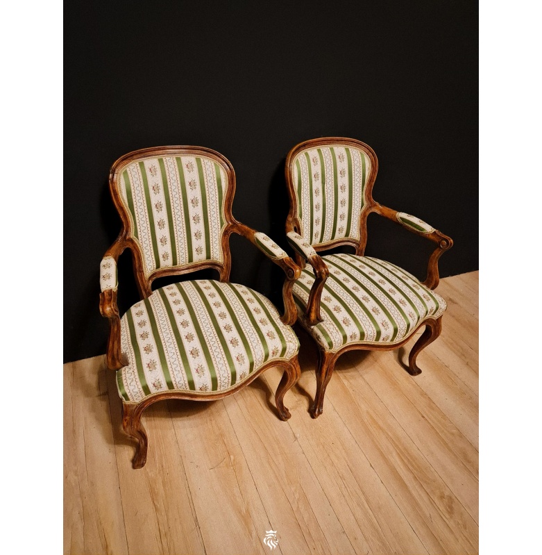 Vecchia sedia in legno con braccioli a semiluna modernariato vintage