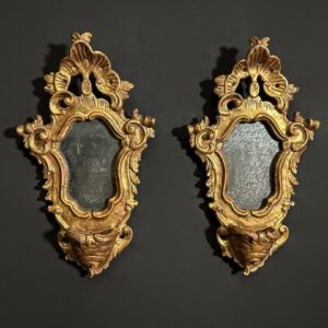Coppia di specchi dorati intagliati