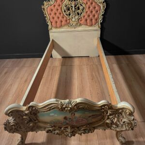 Letto Barocco con Scena Dipinta a Mano