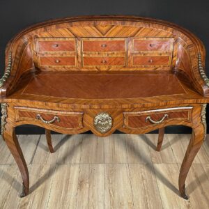 scrittoio curviforme