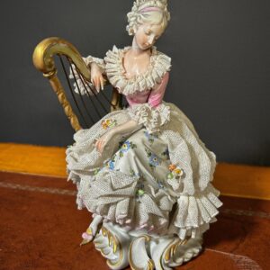 Donna con Arpa Capodimonte