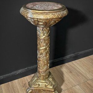 colonna con piano in marmo