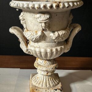 Antico Vaso in Ghisa