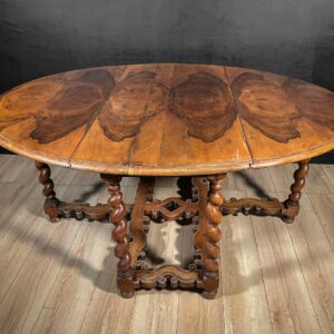 Antico Tavolo in Radica