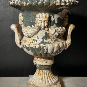 Antico Vaso in Ghisa