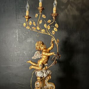 Putto a Lampada