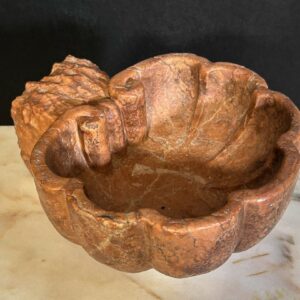 Acquasantiera in marmo