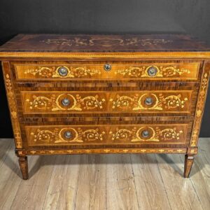 Antike Kommode im Stil Louis XVI