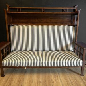 Divano in Stile Liberty