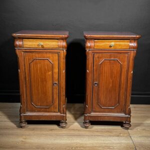 Coppia di Comodini Antichi