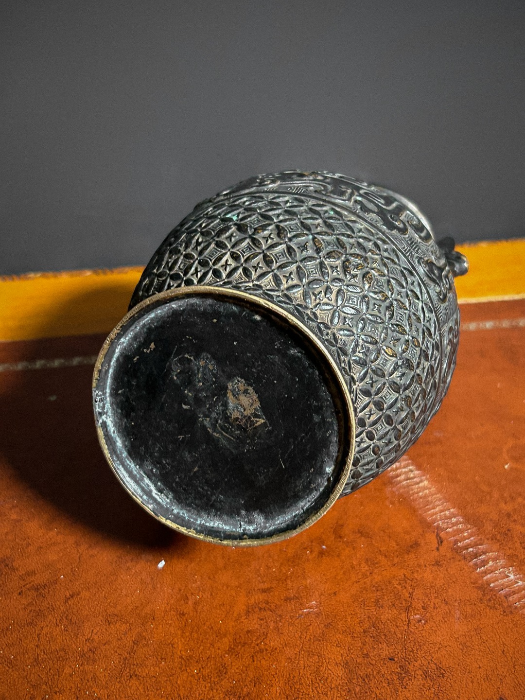 Vaso Orientale in Bronzo - immagine 5