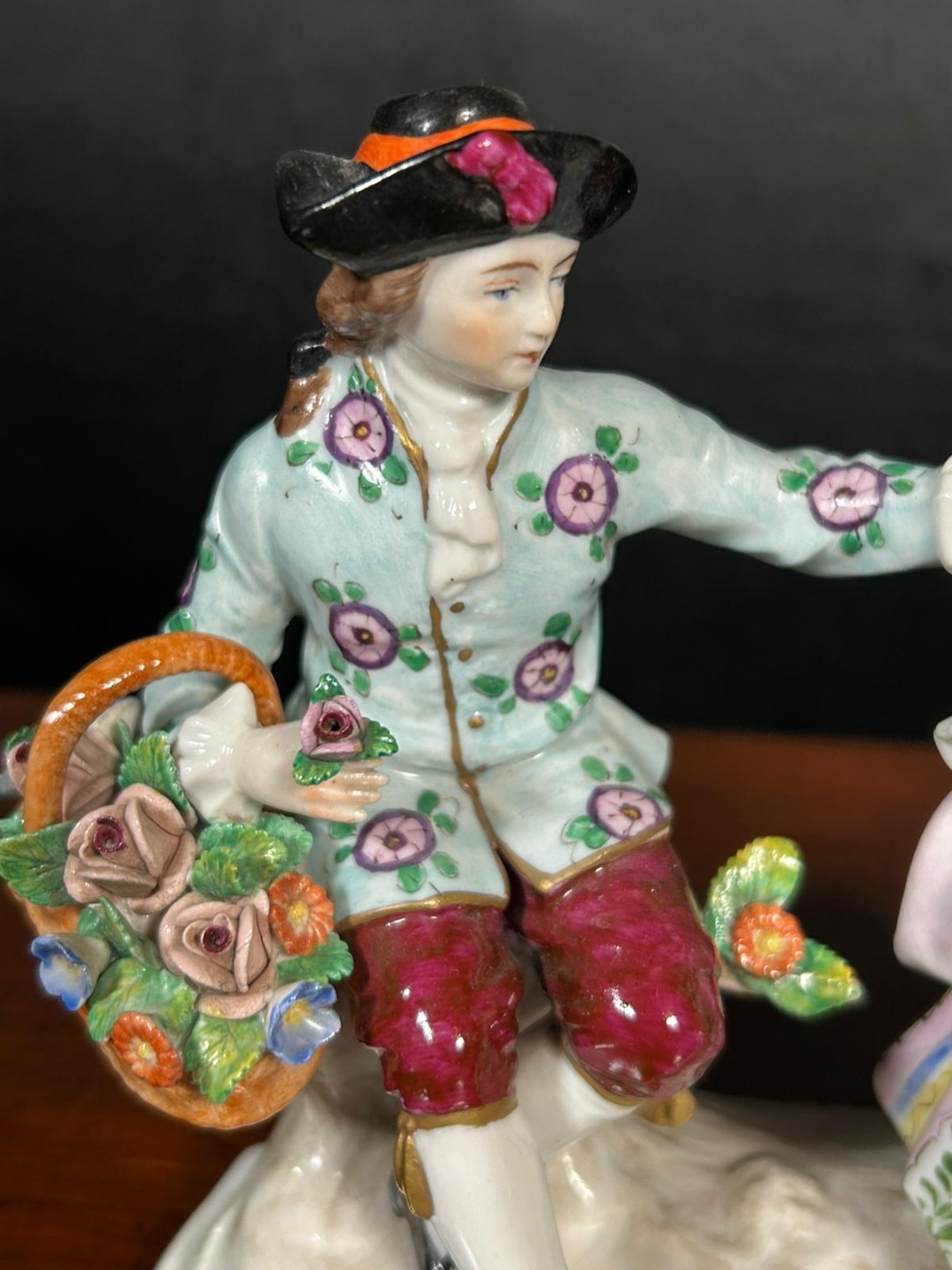 Elegante Statuetta Capodimonte Scena Romantica - immagine 10