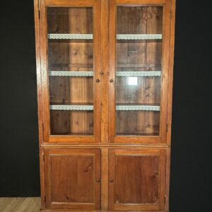 estantería de farmacia