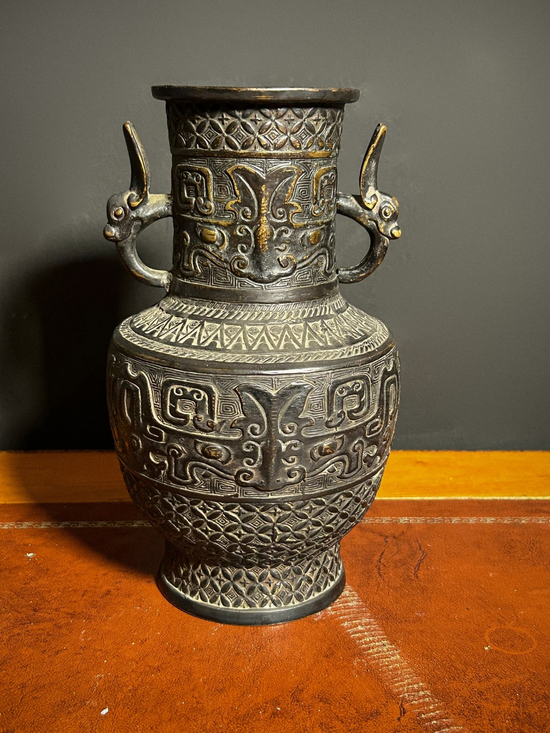 Vaso Orientale in Bronzo - immagine 2