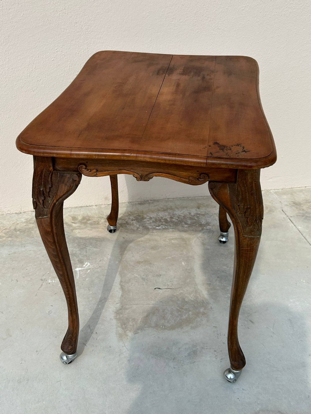 Antico Tavolinetto da Salotto in Legno con Gambe Mosse - immagine 9