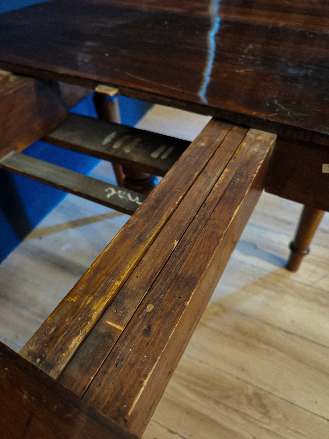 Tavolo Rustico in Noce - immagine 10