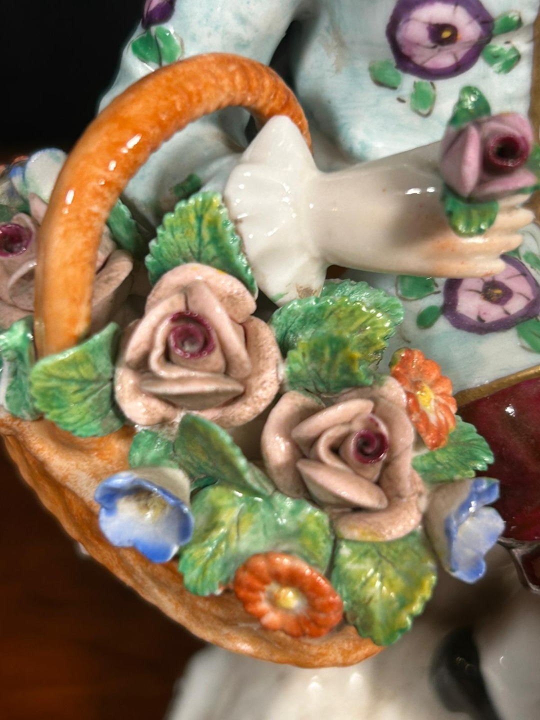 Elegante Statuetta Capodimonte Scena Romantica - immagine 8