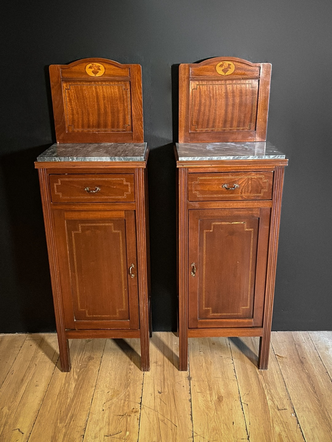 Coppia di Comodini Antichi
