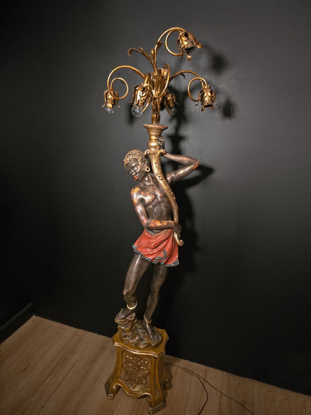 Moro Veneziano con Candelabro