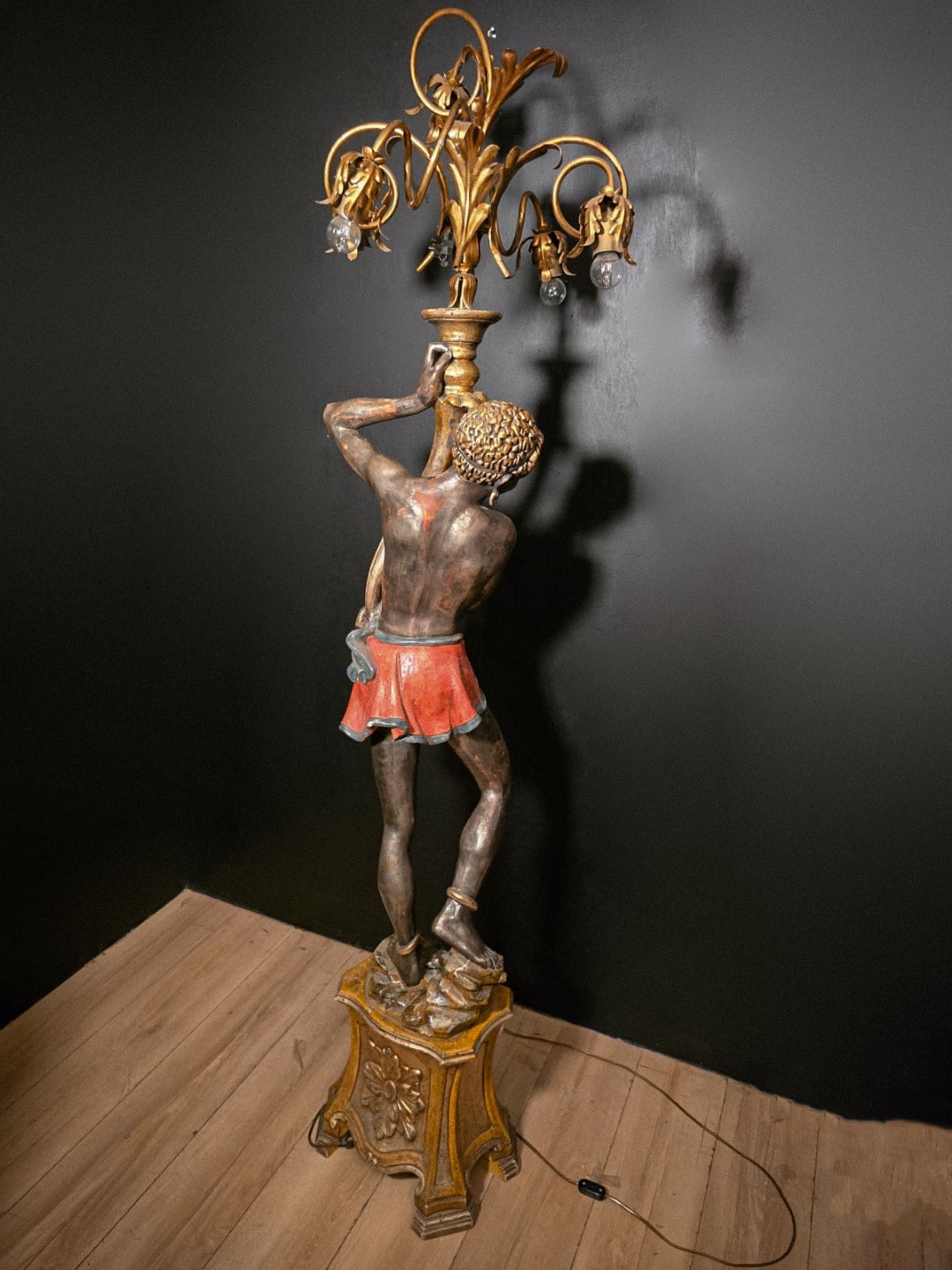 Moro Veneziano con Candelabro - immagine 4