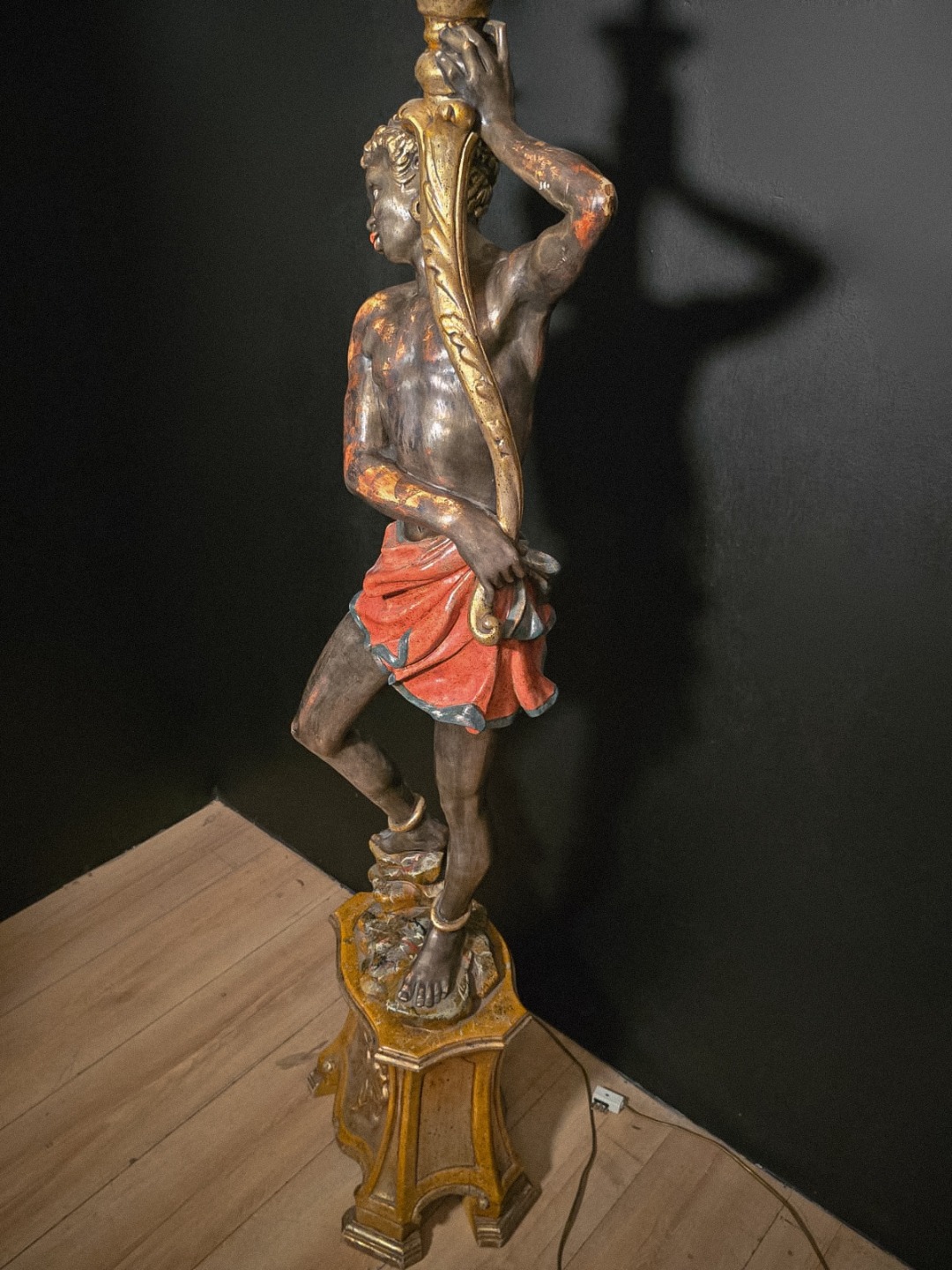 Moro Veneziano con Candelabro - immagine 8