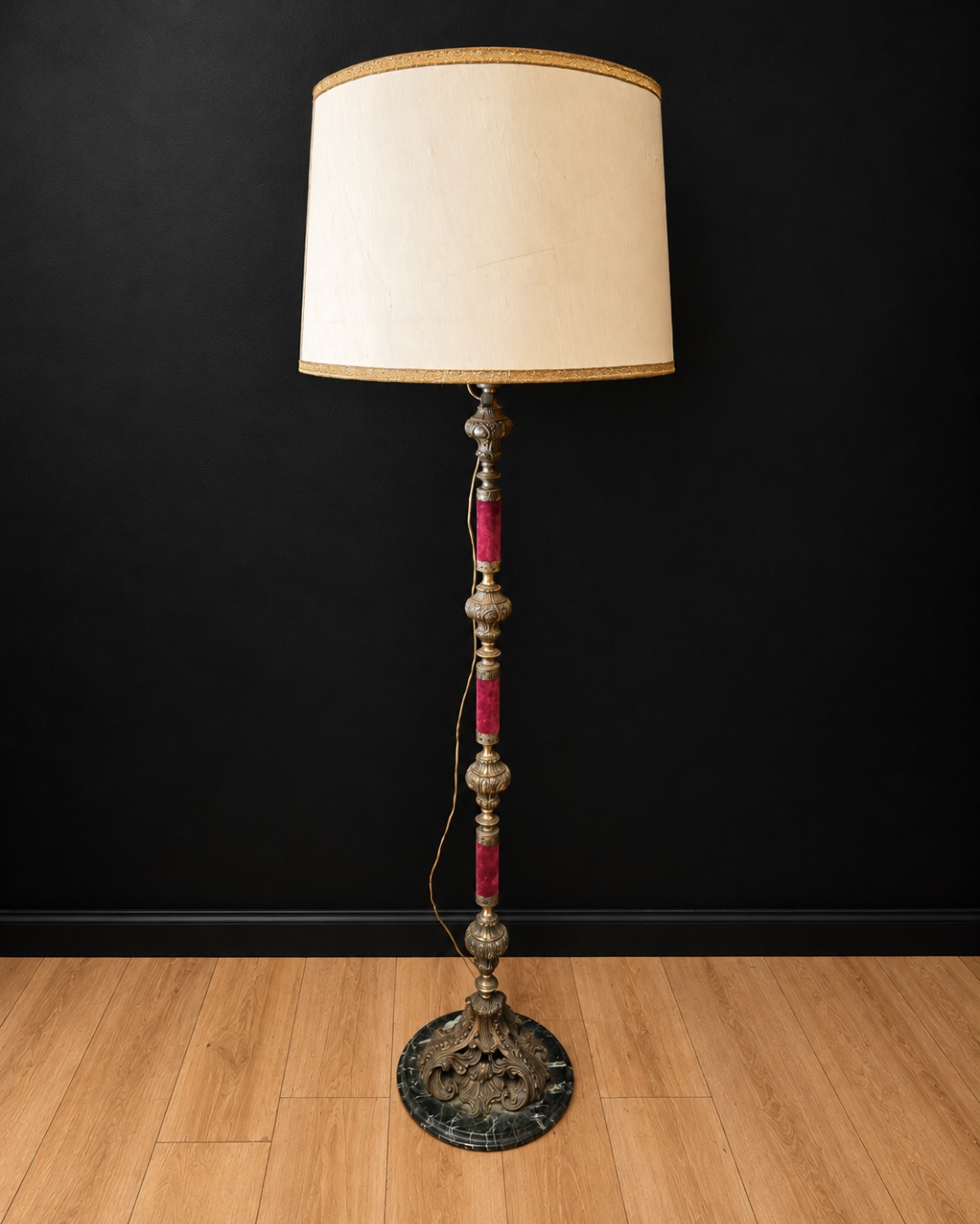 Elegante Lampada da Terra Fiorentina